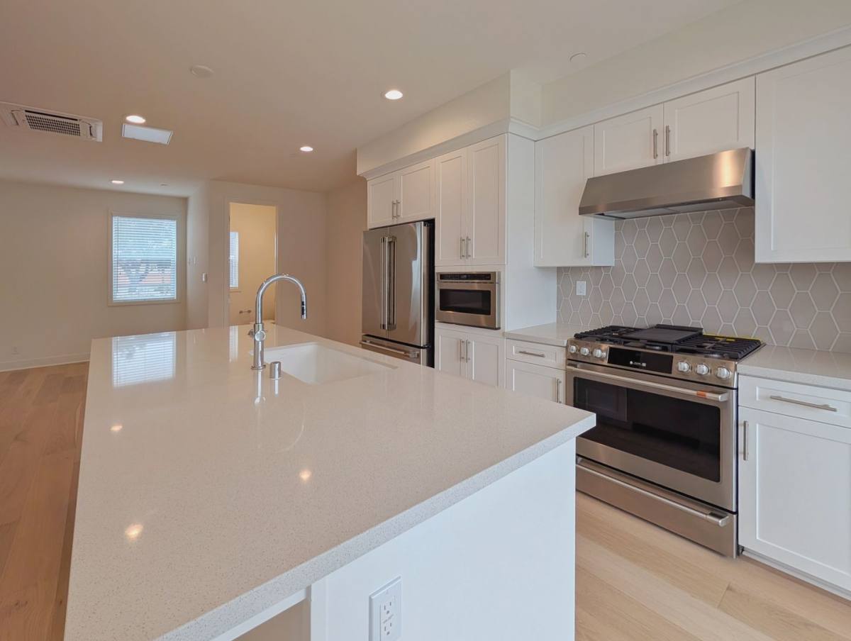 House for rent at 19071 Main St, Huntington Beach, CA 92648