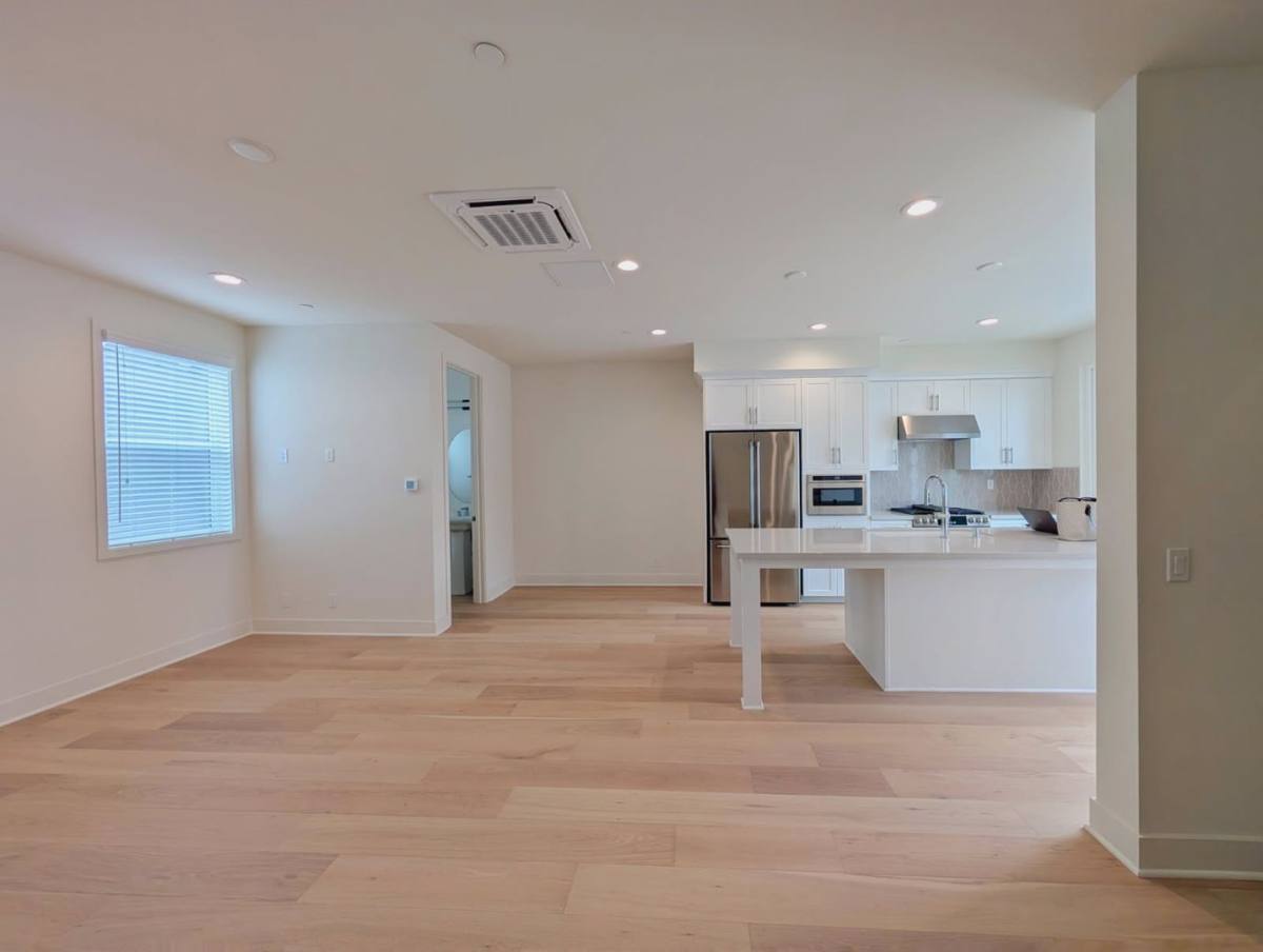 House for rent at 19071 Main St, Huntington Beach, CA 92648