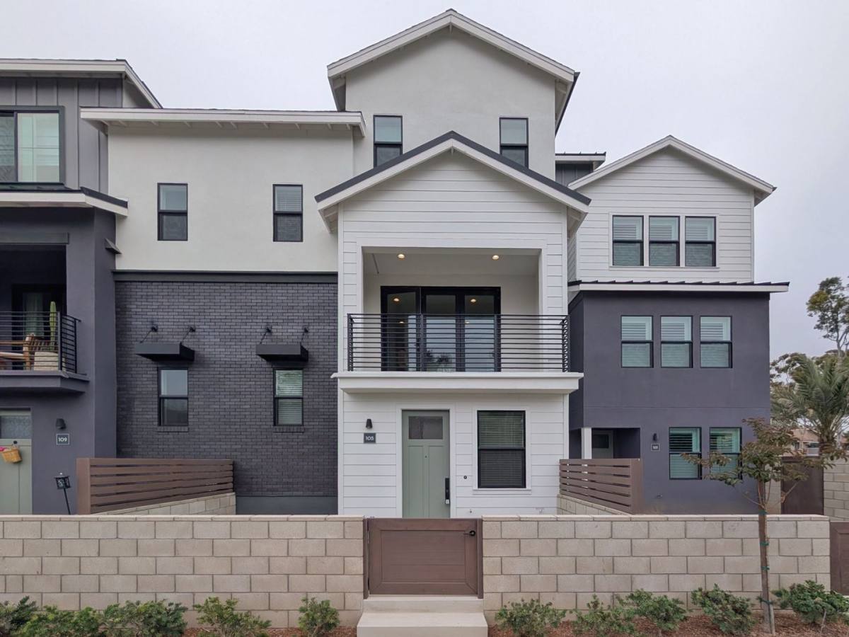 House for rent at 19071 Main St, Huntington Beach, CA 92648