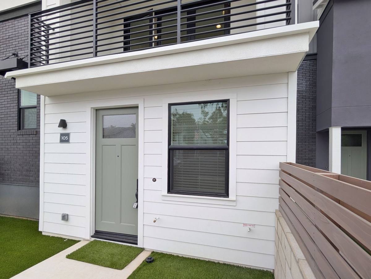 House for rent at 19071 Main St, Huntington Beach, CA 92648