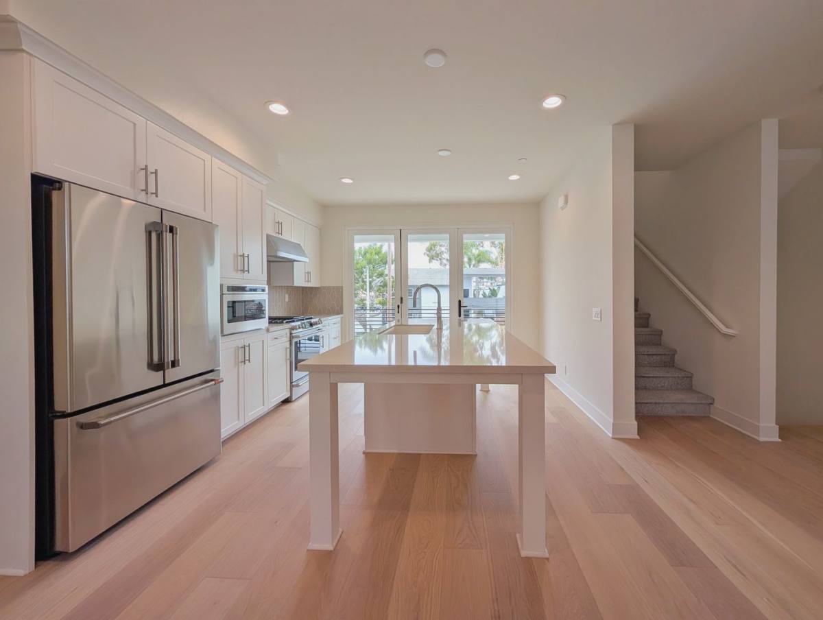 House for rent at 19071 Main St, Huntington Beach, CA 92648