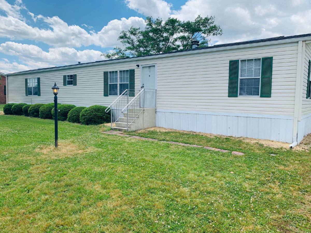 House for rent at 1286 Country Club Rd, Mount Olive, NC 28365