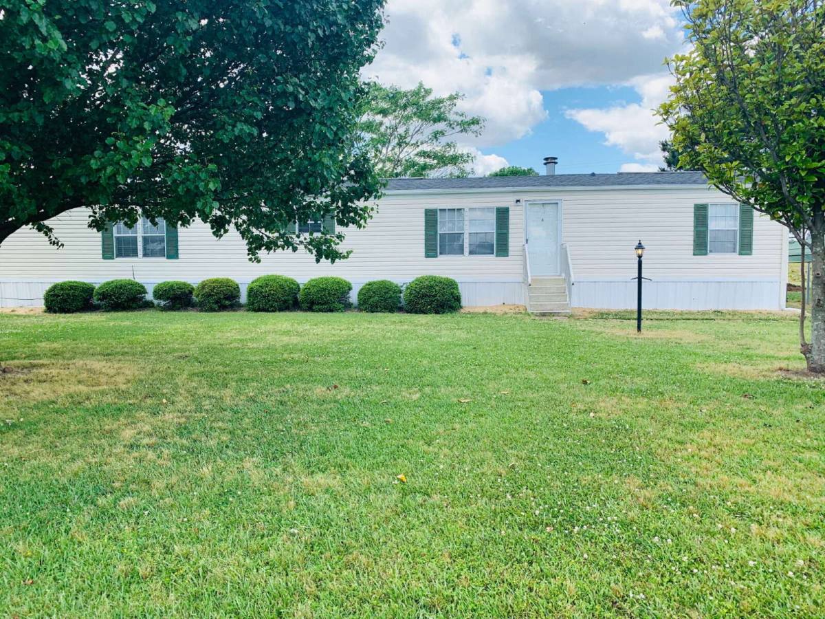 House for rent at 1286 Country Club Rd, Mount Olive, NC 28365