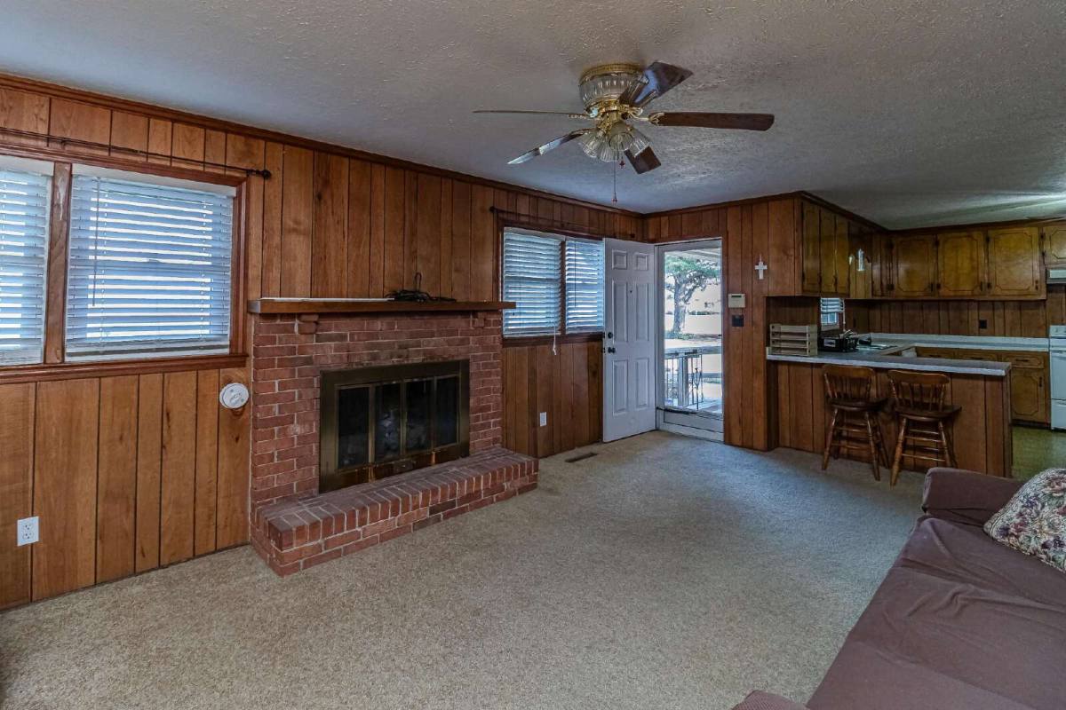 House for rent at 1296 Country Club Rd, Mount Olive, NC 28365