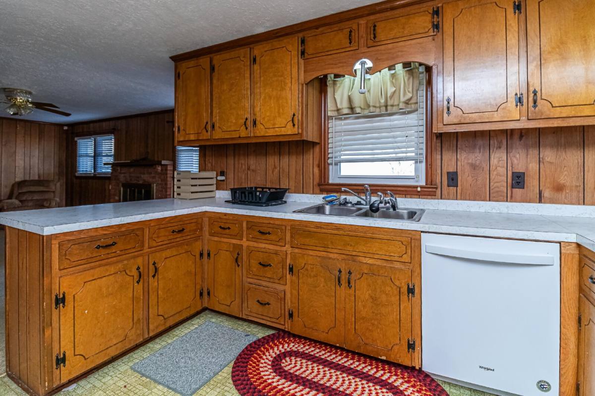 House for rent at 1296 Country Club Rd, Mount Olive, NC 28365