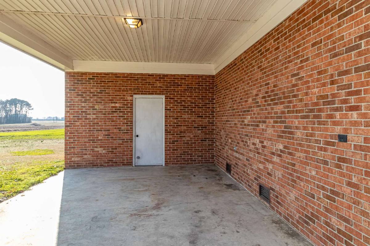 House for rent at 1296 Country Club Rd, Mount Olive, NC 28365