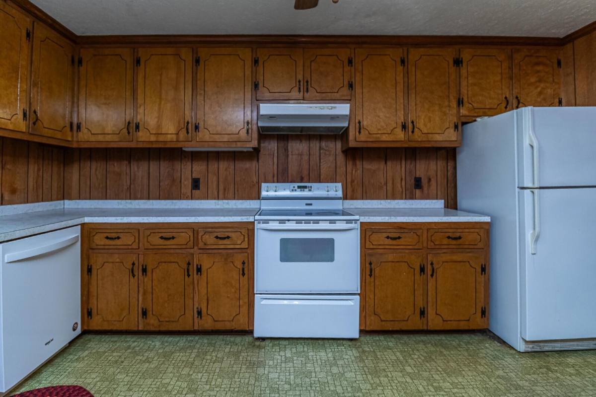 House for rent at 1296 Country Club Rd, Mount Olive, NC 28365