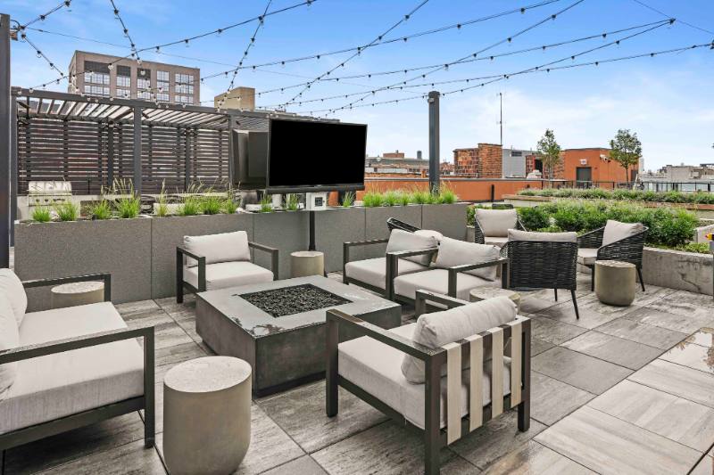 Apartment for rent at 100 Aberdeen St, Chicago, IL 60607