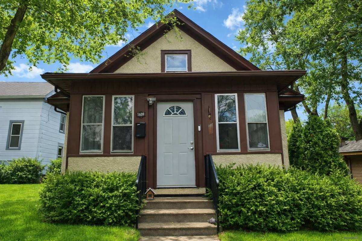 House for rent at 1609 Talmage Ave SE, Minneapolis, MN 55414