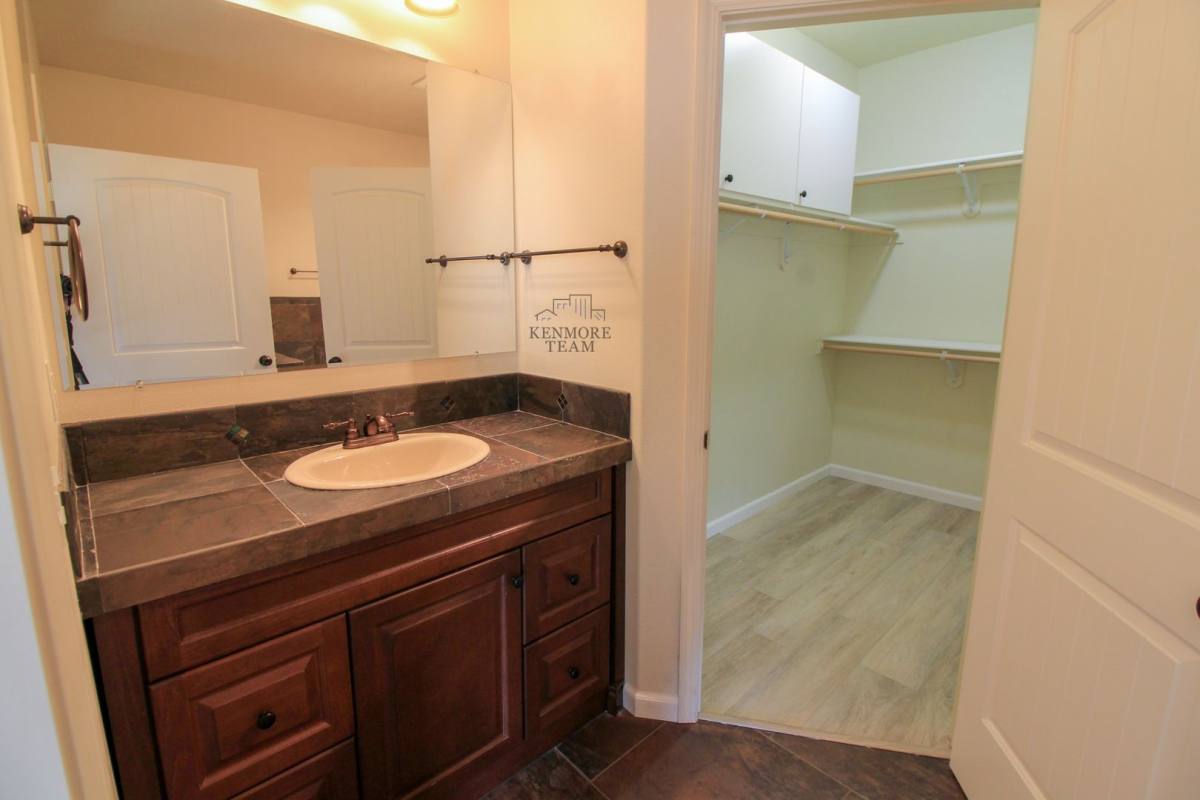 Townhouse for rent at 114 S Tweedt Place, Kennewick, WA 99336
