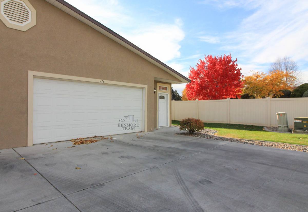 Townhouse for rent at 114 S Tweedt Place, Kennewick, WA 99336