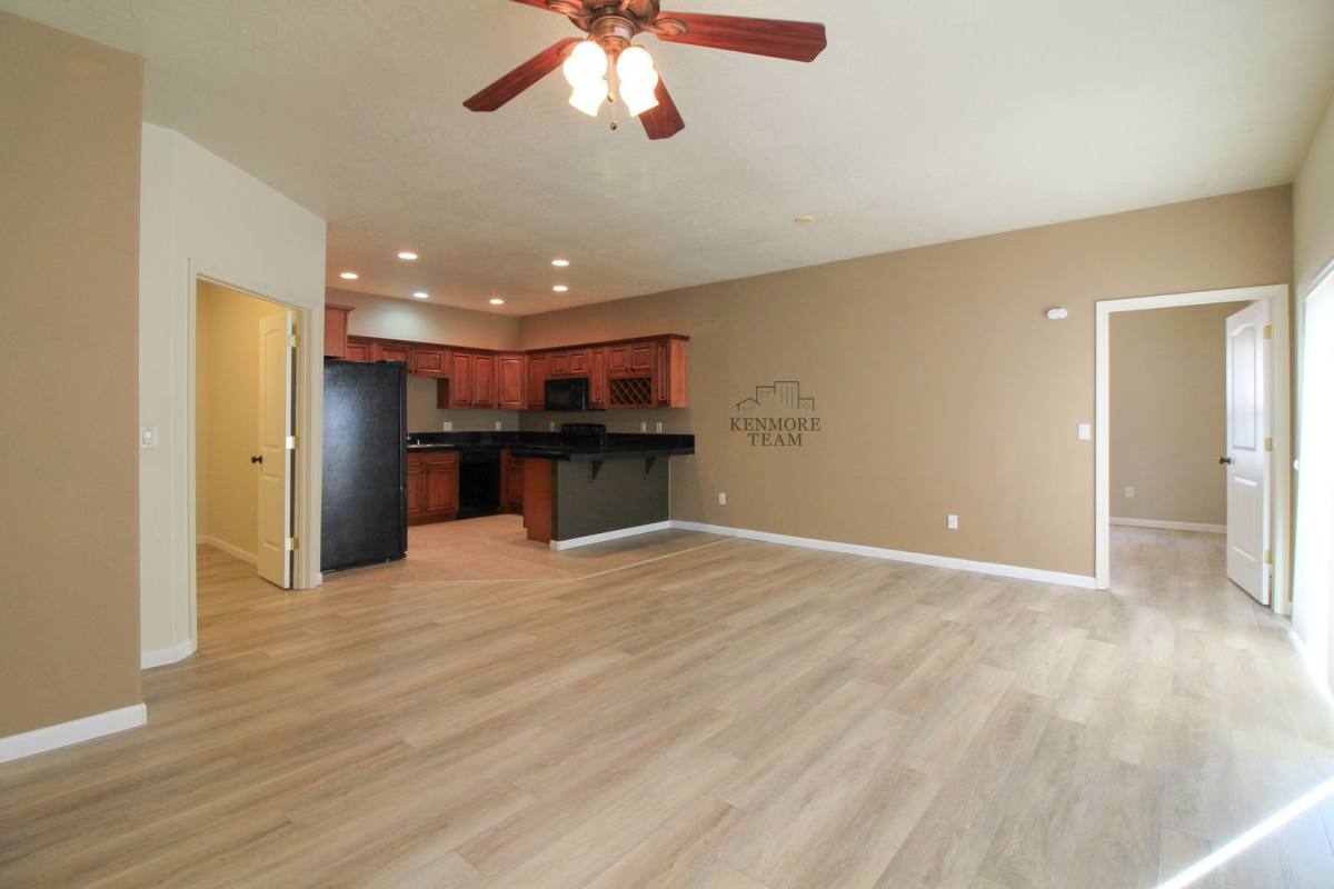 Townhouse for rent at 114 S Tweedt Place, Kennewick, WA 99336