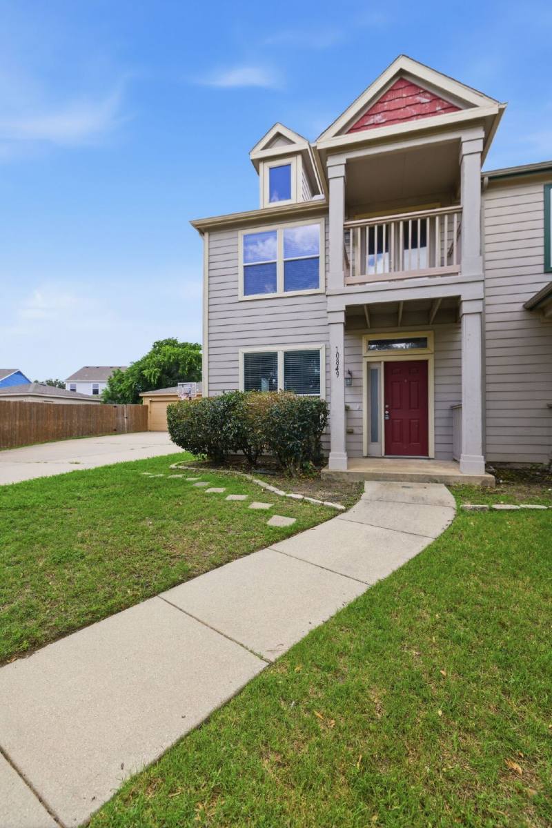 Townhouse for rent at 10849 Astor Dr, Keller, TX 76244