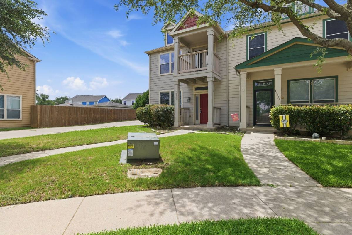 Townhouse for rent at 10849 Astor Dr, Keller, TX 76244