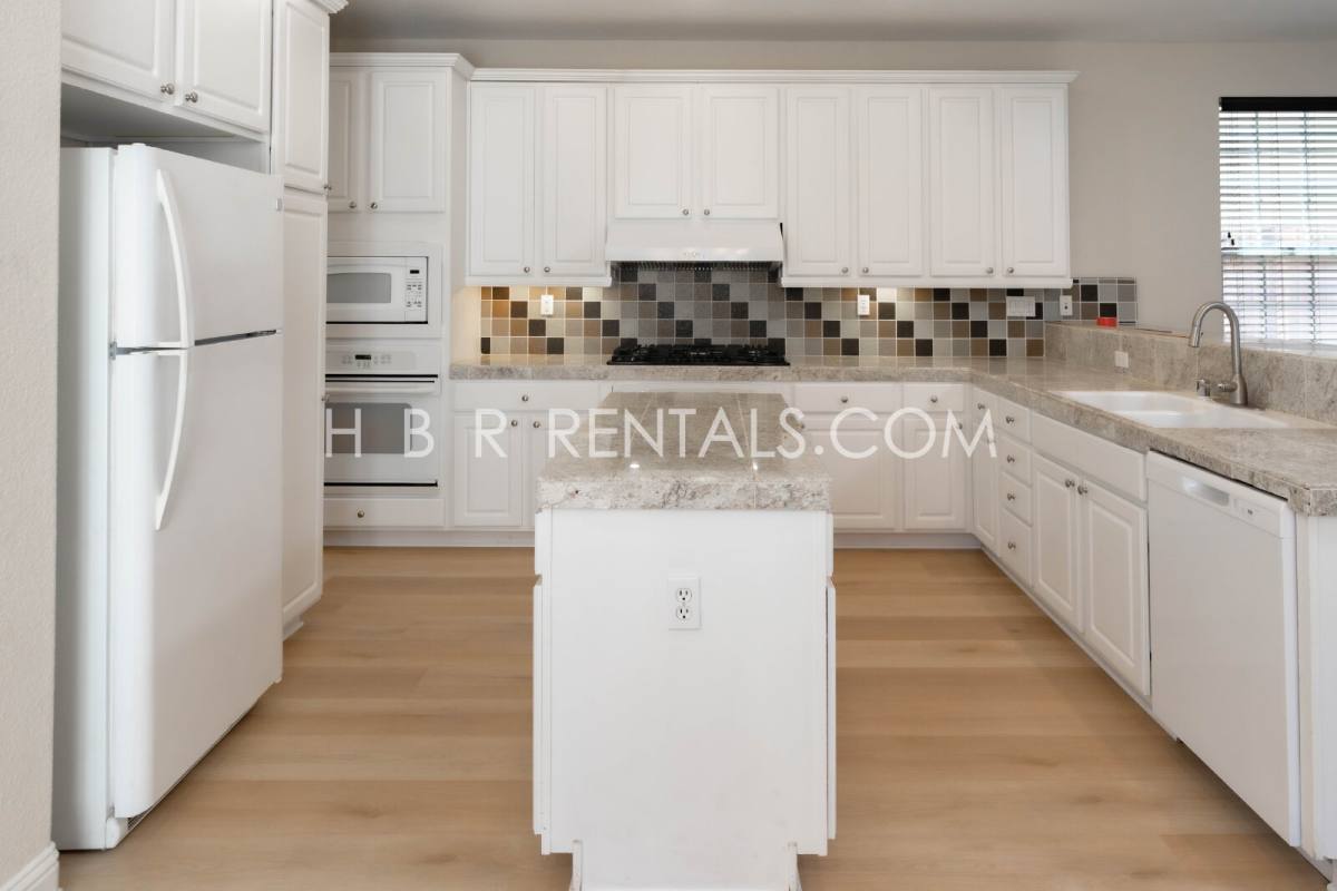 House for rent at 237 E Legacy Dr, Tracy, CA 95391