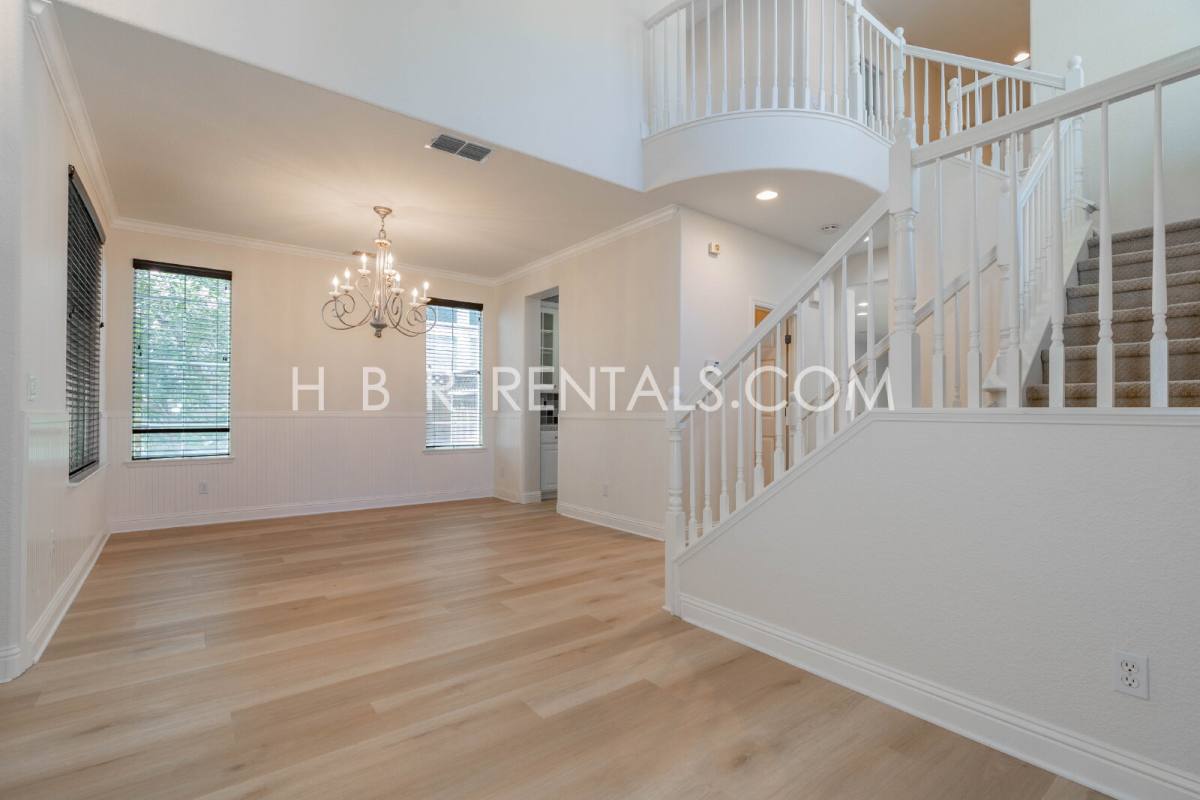 House for rent at 237 E Legacy Dr, Tracy, CA 95391