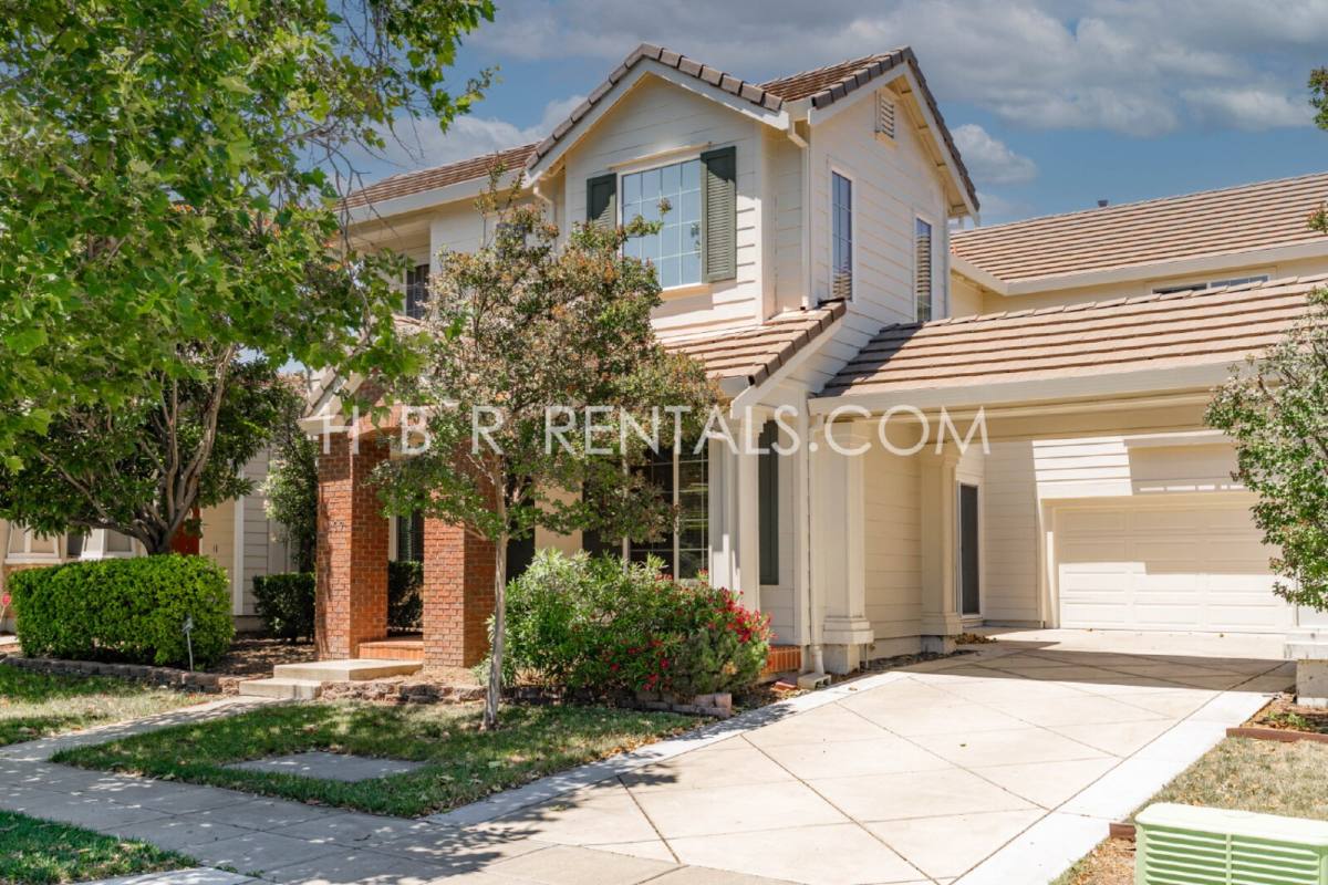 House for rent at 237 E Legacy Dr, Tracy, CA 95391