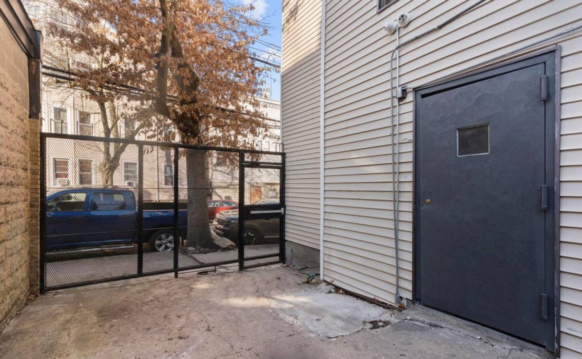 Apartment for rent at 58 Chestnut St, Yonkers, NY 10701