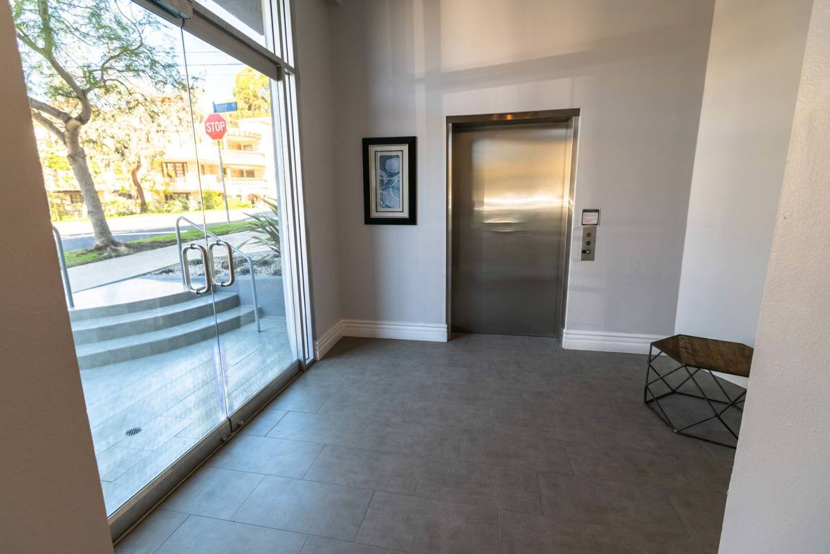 Apartment for rent at 16070 Sunset Blvd, Pacific Palisades, CA 90272