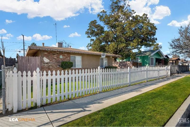 Apartment for rent at 311 F St, Bakersfield, CA 93304