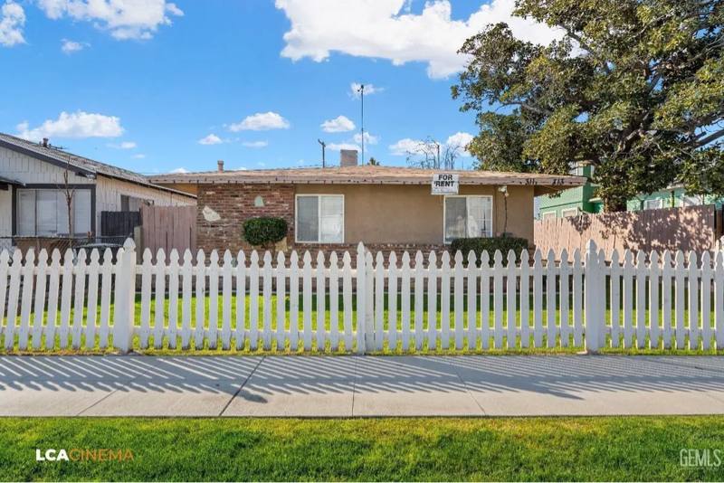 Apartment for rent at 311 F St, Bakersfield, CA 93304