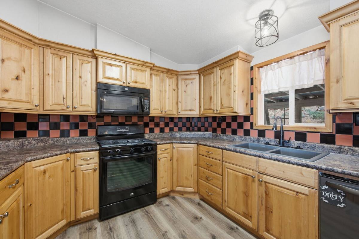 House for rent at 1958 Cartland Dr, Hurricane, UT 84737