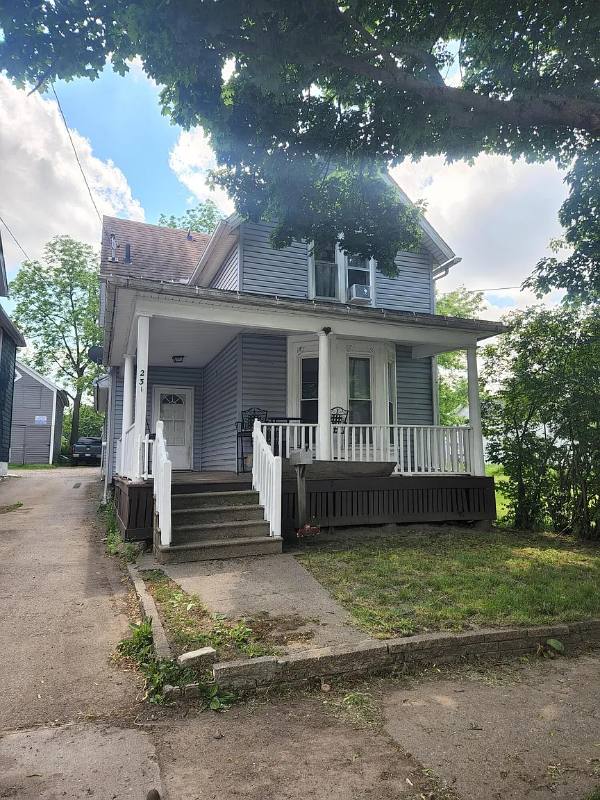 House for rent at 231 W Mason St, Jackson, MI 49203