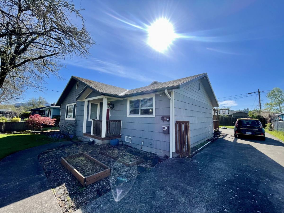 Townhouse for rent at 2920 Pearl St, Eugene, OR 97405