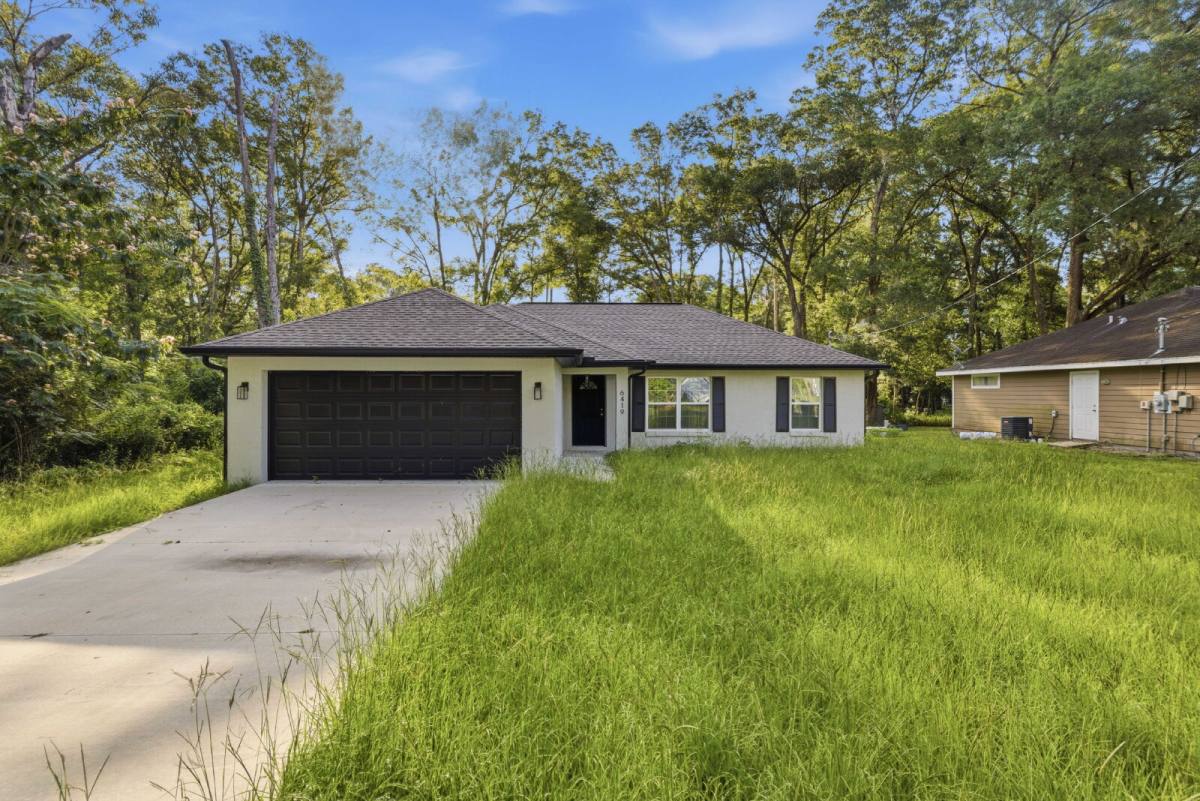 House for rent at 6419 NW 57th Ave, Ocala, FL 34482