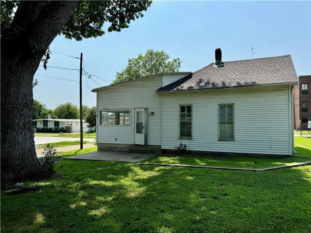 House for rent at 309 Broad St, Warrensburg, MO 64093
