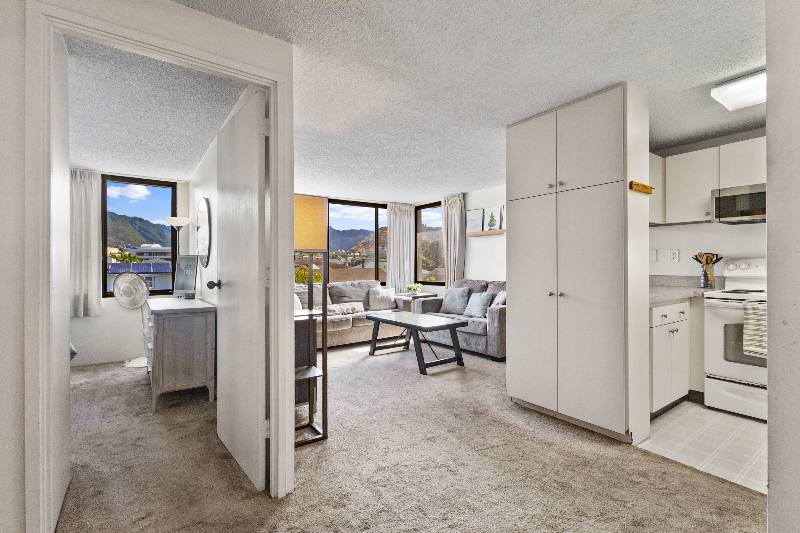 Apartment for rent at 909 Coolidge St #301, Honolulu, HI 96826