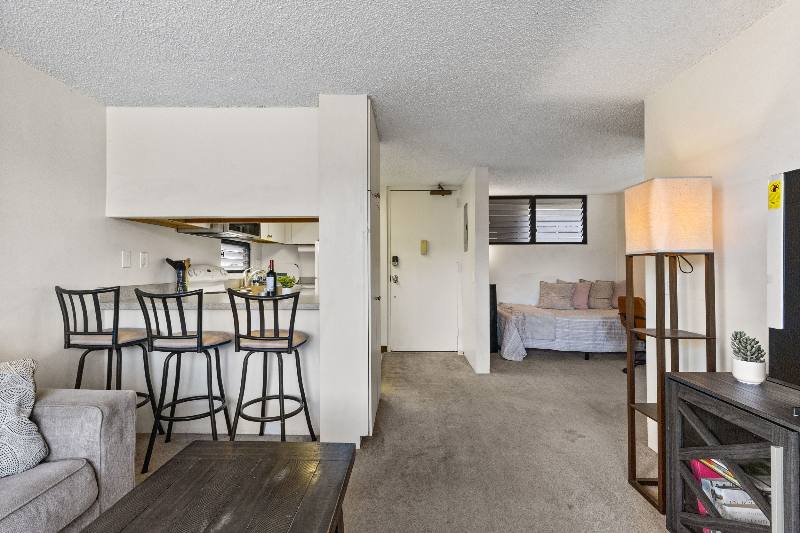 Apartment for rent at 909 Coolidge St #301, Honolulu, HI 96826