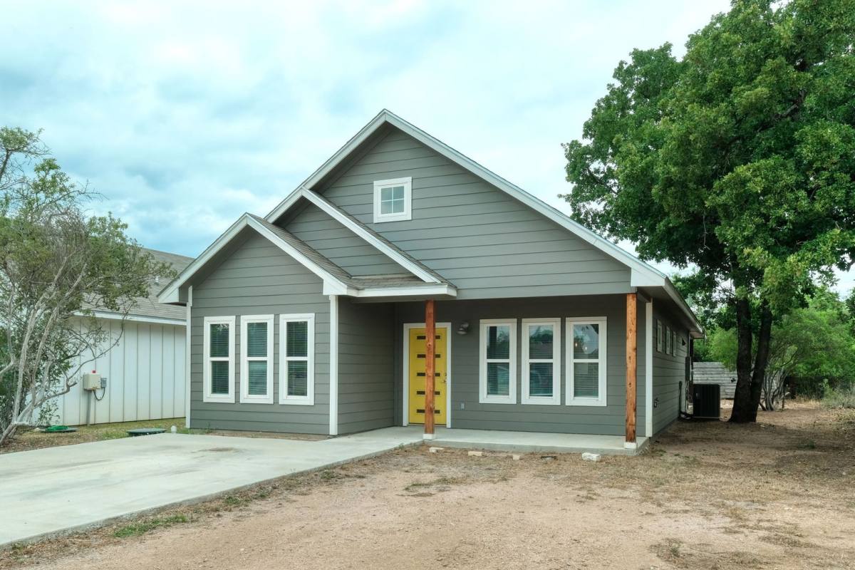 House for rent at 1527 Geronimo Trail, Kingsland, TX 78639