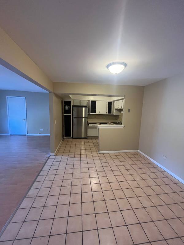 Apartment for rent at 9826 Sayre Ave #10, Chicago Ridge, IL 60415