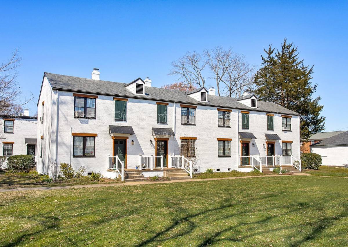 Townhouse for rent at 402 S Center St, Ashland, VA 23005