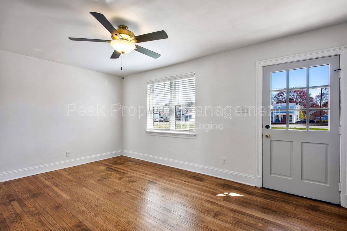 Townhouse for rent at 402 S Center St, Ashland, VA 23005