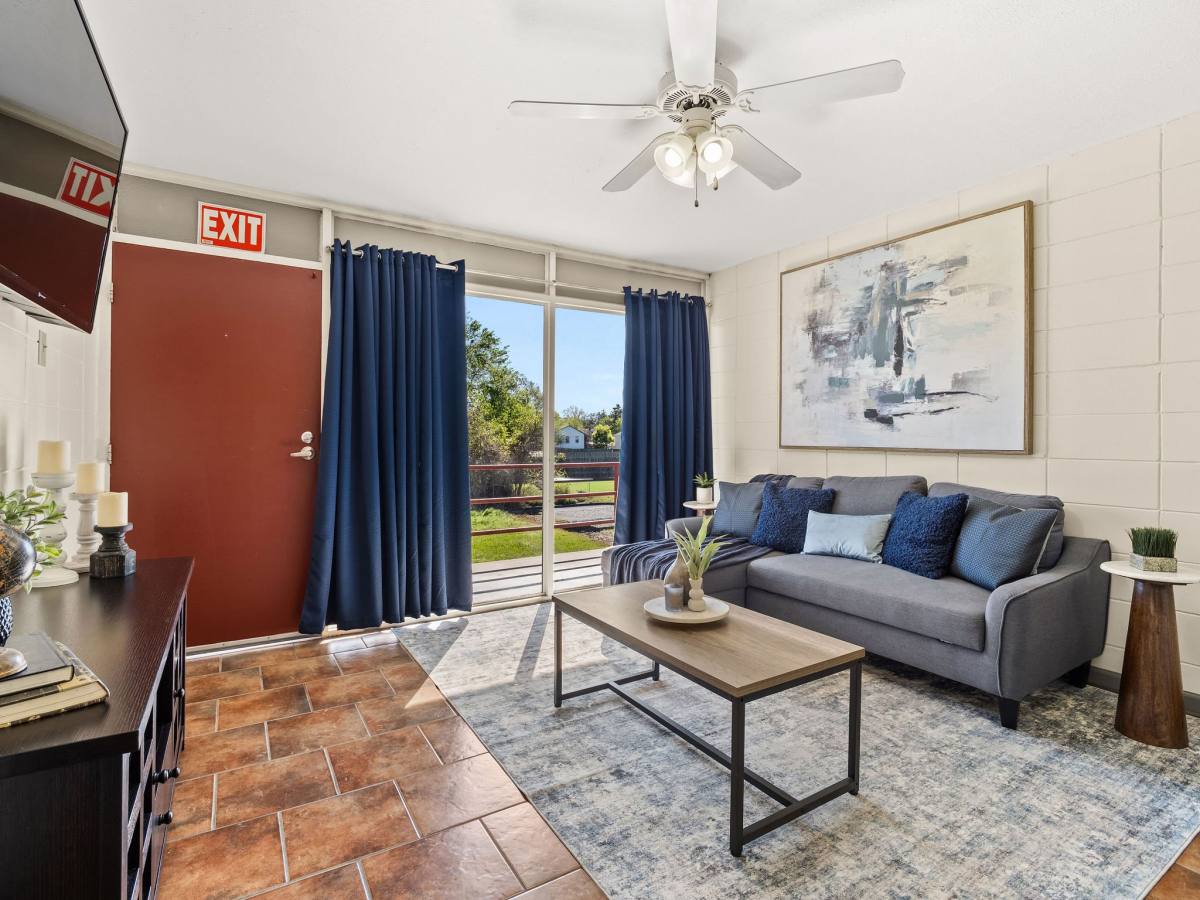 Apartment for rent at 710 Iris St #207, Lake Charles, LA 70601