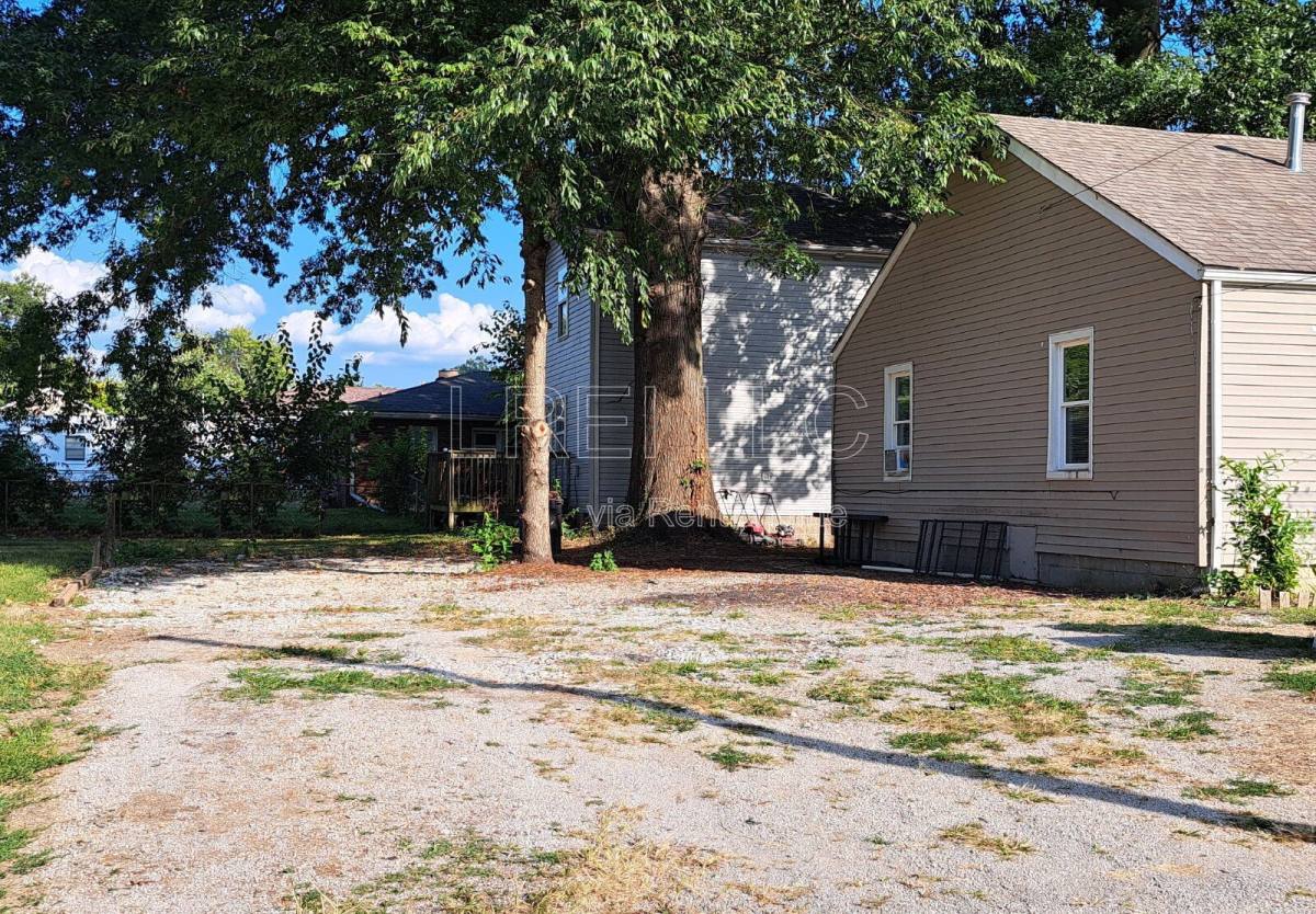 Apartment for rent at 1443 S 32nd St #2, Louisville, KY 40211