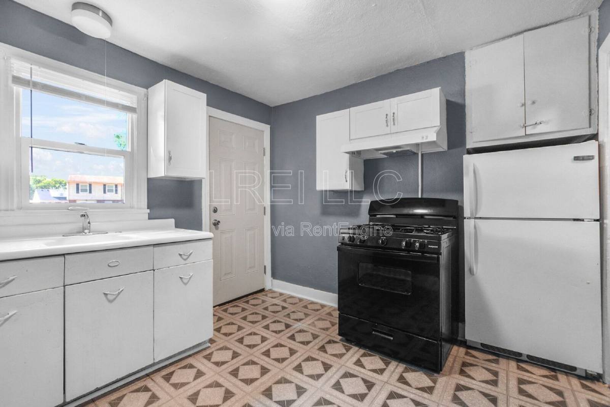 Apartment for rent at 1443 S 32nd St #2, Louisville, KY 40211