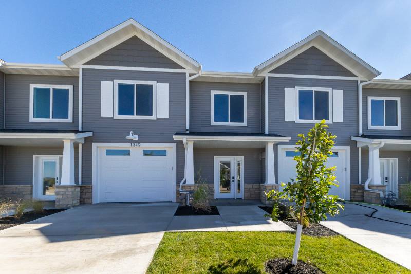 Townhouse for rent at 1370 Autumn Ridge Lane, Dubuque, IA 52003