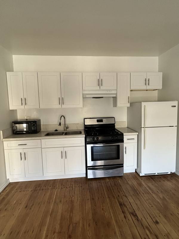 Apartment for rent at 1781 Orchid Ave #201, Los Angeles, CA 90028