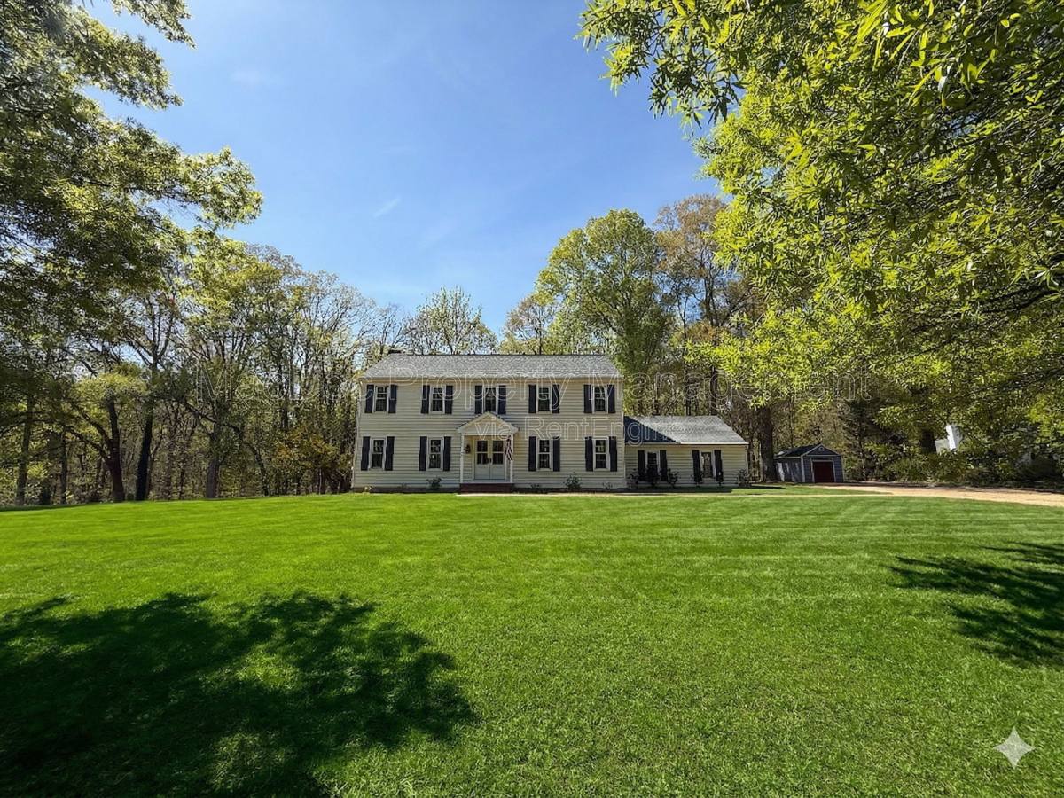House for rent at 428 Ingleside Dr, Fredericksburg, VA 22405