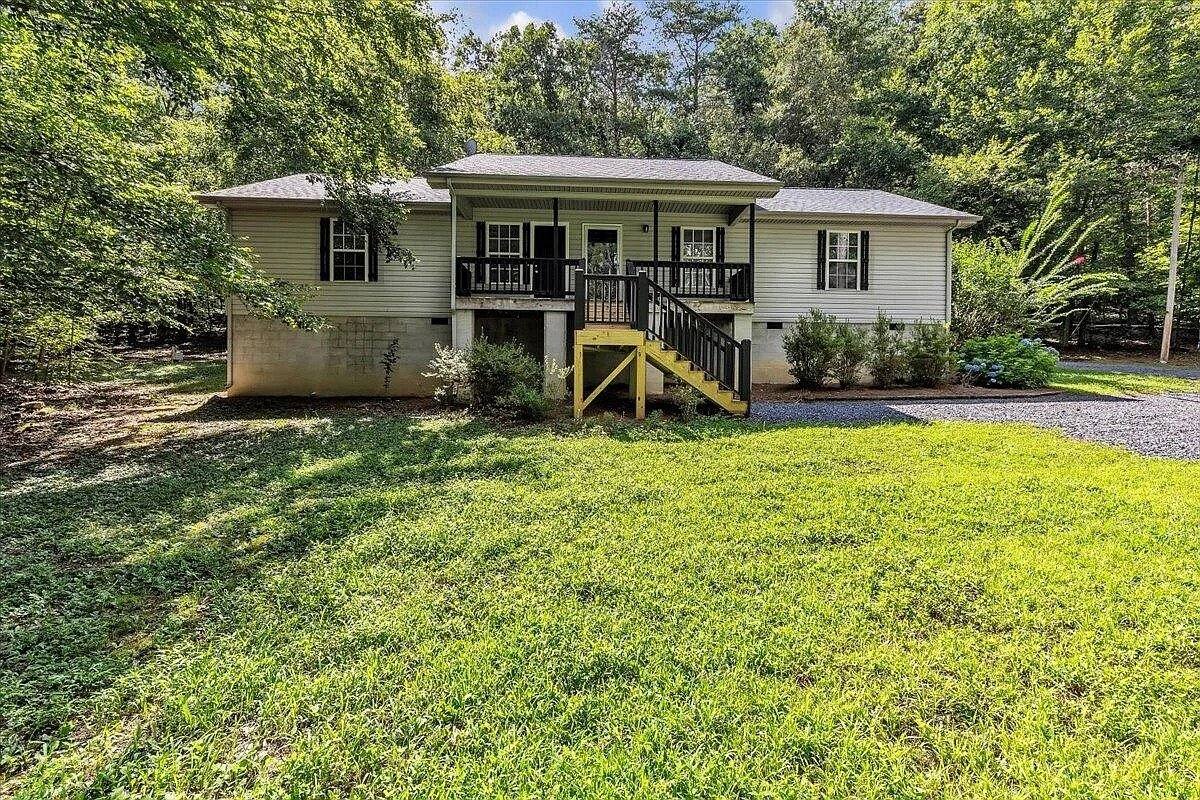Apartment for rent at 1469 Hickory Grove Rd #B, Ringgold, GA 30736