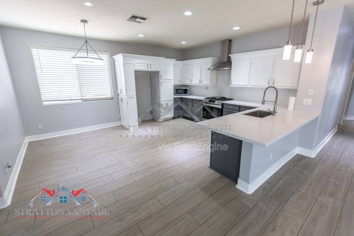 House for rent at 3068 E Ravenswood Dr, Gilbert, AZ 85298