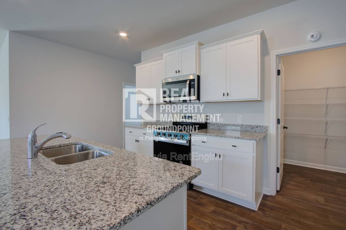 House for rent at 729 Long Bluff Rd, Moncks Corner, SC 29461
