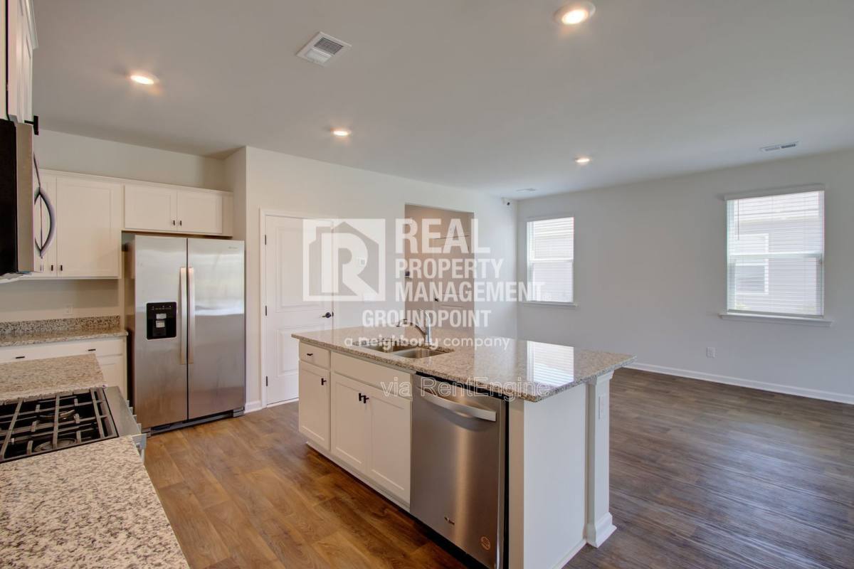 House for rent at 729 Long Bluff Rd, Moncks Corner, SC 29461