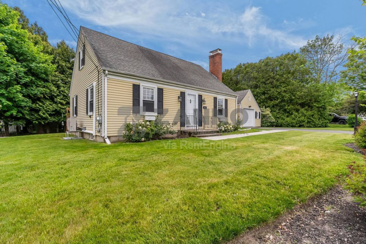 House for rent at 14 Verndale Circle, Bristol, RI 02809