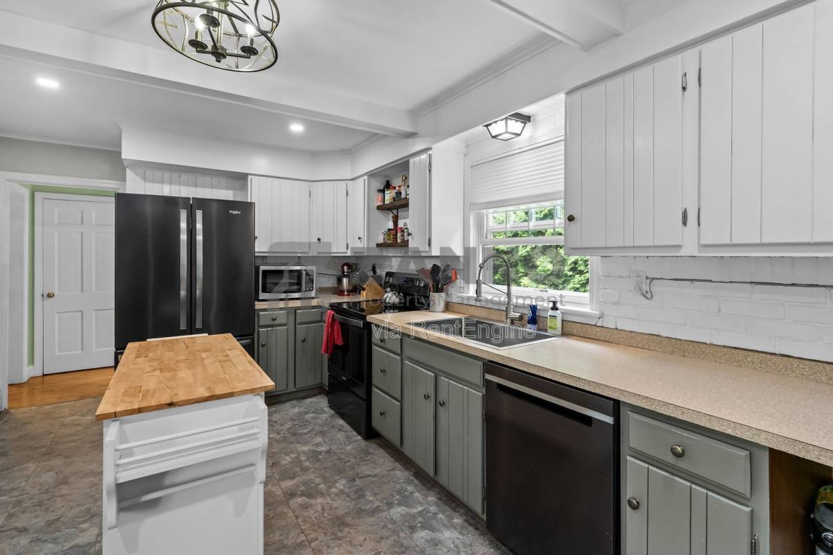 House for rent at 14 Verndale Circle, Bristol, RI 02809