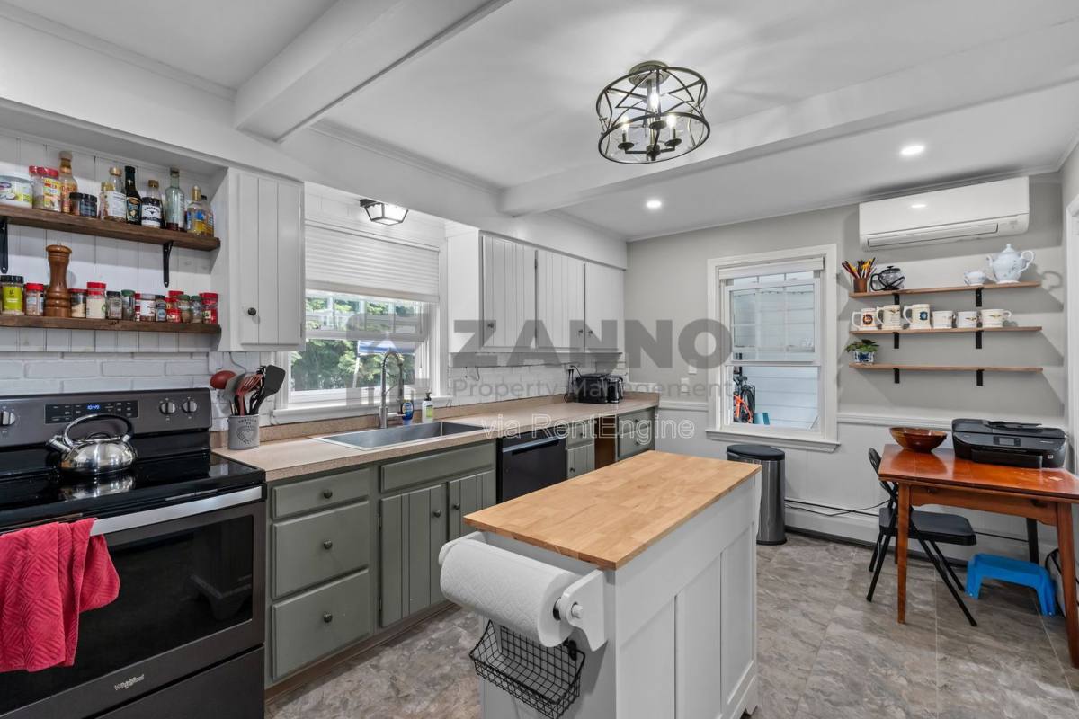 House for rent at 14 Verndale Circle, Bristol, RI 02809