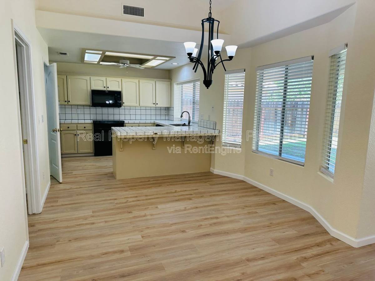 House for rent at 8552 N Meridian Ave, Fresno, CA 93720